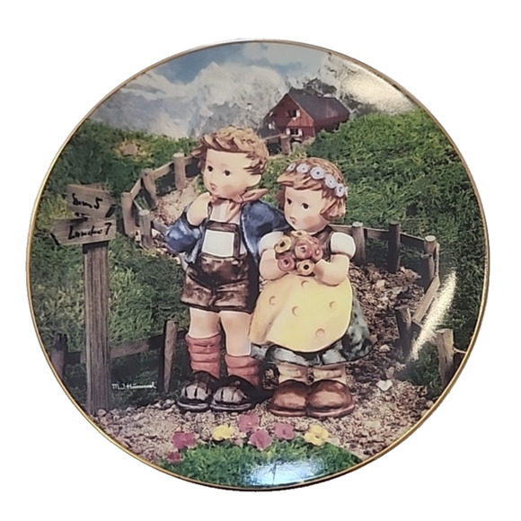 COUNTRY CROSSROADS Plate M. J. Hummel LITTLE COMPANIONS Children Danbury Mint - Picture 1 of 4